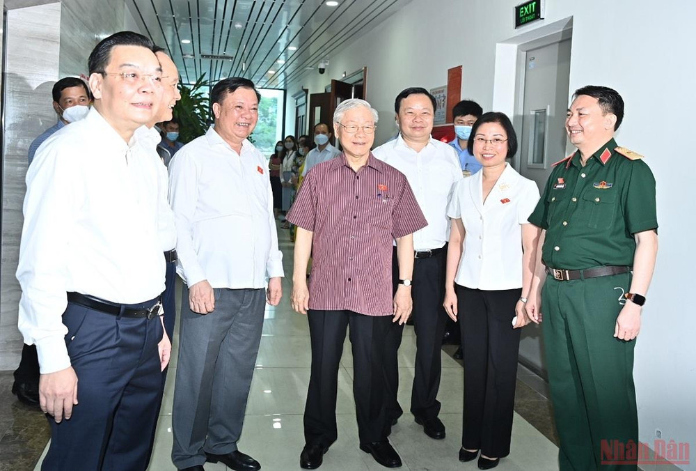 Tổng Bí thư Nguyễn Phú Trọng và các đại biểu, cử tri đơn vị bầu cử số 1, thành phố Hà Nội. Hình ảnh Tổng Bí thư Nguyễn Phú Trọng tiếp xúc cử tri Thành phố Hà Nội -0
