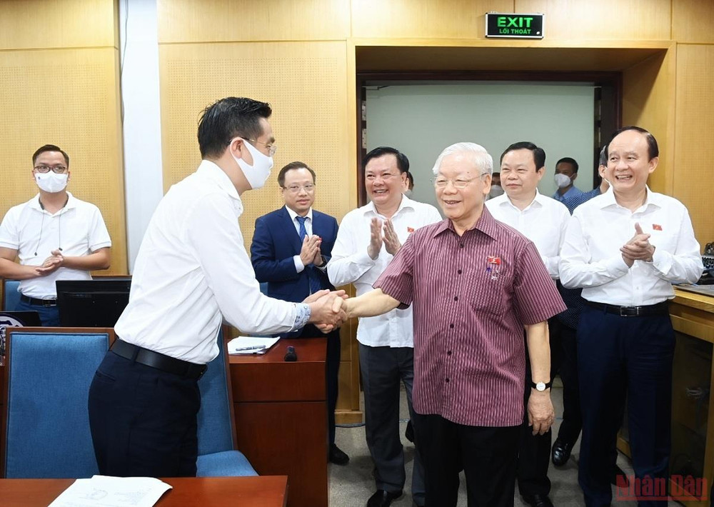 Tổng Bí thư Nguyễn Phú Trọng và các đại biểu, cử tri đơn vị bầu cử số 1, thành phố Hà Nội. Hình ảnh Tổng Bí thư Nguyễn Phú Trọng tiếp xúc cử tri Thành phố Hà Nội -1