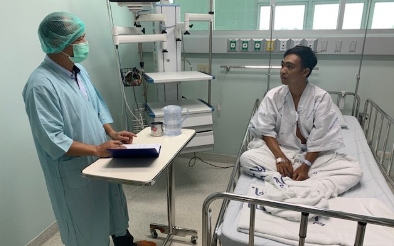 Một ngư dân Việt Nam được Thái Lan cứu đang được điều trị tại bệnh viện.
