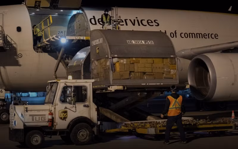 Máy bay chở vaccine ngừa Covid-19 tại sân bay quốc tế Montreal-Mirabel, ở Quebec, Canada, ngày 13-12. (Ảnh: Reuters)