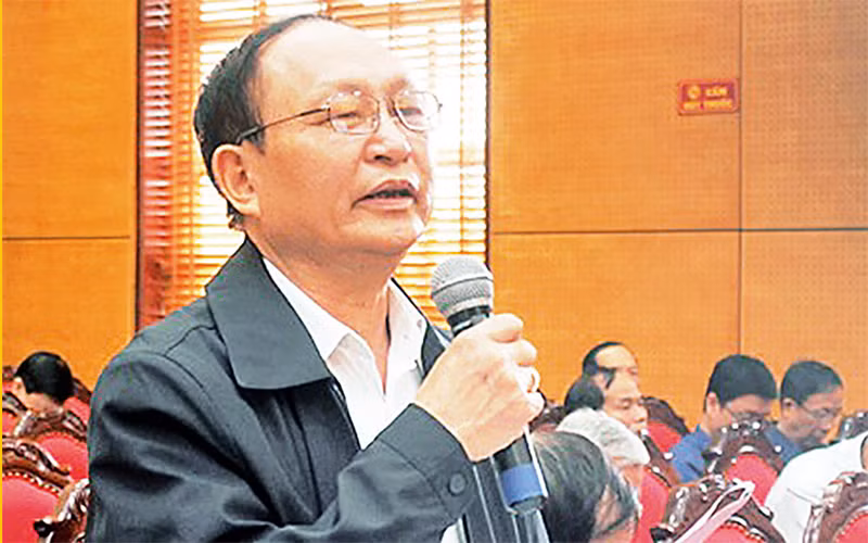 Đại diện nhân dân địa bàn quận Tây Hồ phát biểu ý kiến tại hội nghị.Ảnh: VĂN NHI