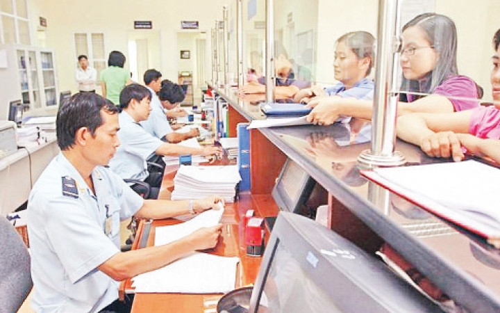Ngành hải quan đã triển khai hiệu quả nhiều phong trào thi đua đến tận cơ sở. (Ảnh minh họa: Các doanh nghiệp làm thủ tục khai thuế tại Hải quan thành phố Hồ Chí Minh).