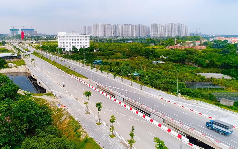 Tuyến đường Dương Xá - Ðông Dư, huyện Gia Lâm, Hà Nội. Ảnh: MẠNH KHÁNH