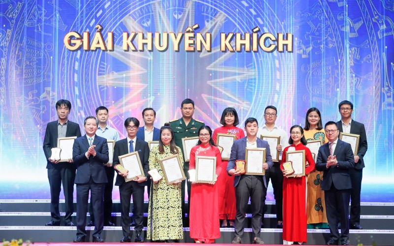 Vinh danh các tác phẩm đoạt Giải Khuyến Khích. 2_1-1636815317800.jpg