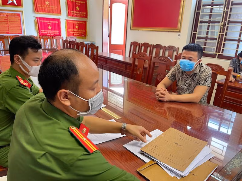 Công an xét hỏi Nguyễn Đình Lộc, chủ quán karaoke Lộc Căng