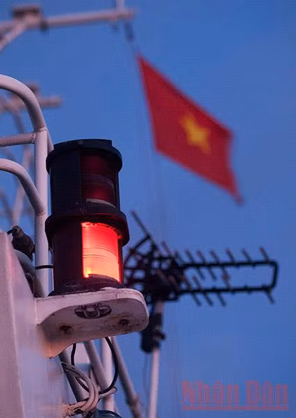 Điểm tựa vững chắc cho ngư dân vươn khơi bám biển -3