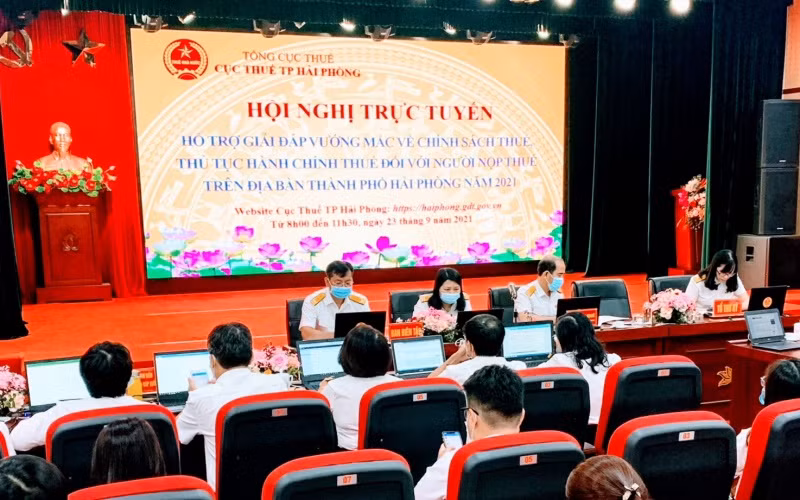 Quang cảnh buổi đối thoại trực tuyến.