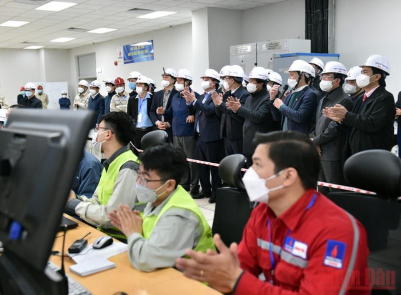 Phó Thủ tướng Lê Văn Thành hoan nghênh thành công của mốc tiến độ quan trọng của dự án. Phấn đấu phát điện tổ máy 1 Nhiệt điện Thái Bình 2 vào ngày 30/4 -0