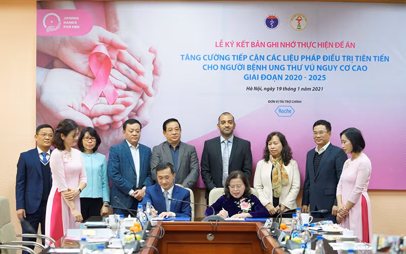 Nhiều hỗ trợ tích cực cho ngành y tế Việt Nam