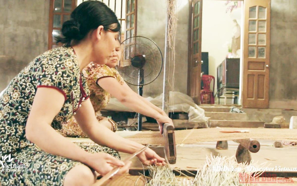 Vẻ đẹp của Ninh Bình hiện lên từ sự chăm chỉ của con người nơi đây (Ảnh chụp màn hình) “Việt Nam: Đi Để Yêu! - Về với Ninh Bình”-Hành trình đầy cảm xúc -0