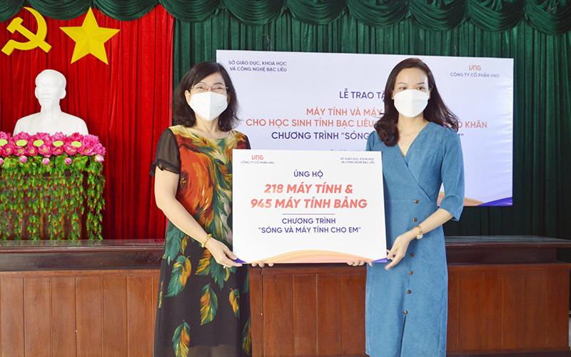 VNG trao bảng tượng trưng tại tỉnh Bạc Liêu VNG trao tặng 4.000 máy tính cho học sinh khó khăn 3 tỉnh miền Tây -0