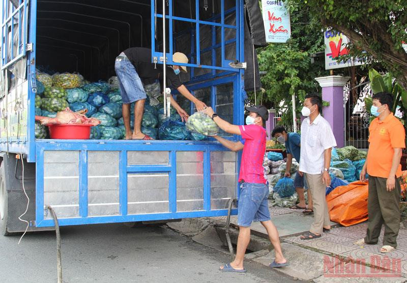 Những chuyến xe nông sản nghĩa tình của người dân Vĩnh Long gửi đến người dân TP Hồ Chí Minh. Vĩnh Long chia sẻ khó khăn cùng người dân vượt qua đại dịch -0