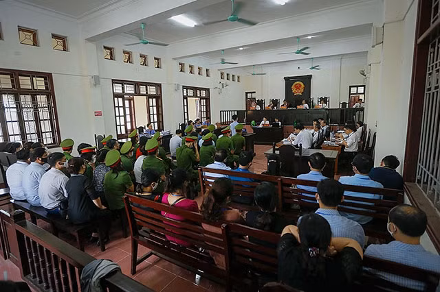 Toàn cảnh phiên tòa.