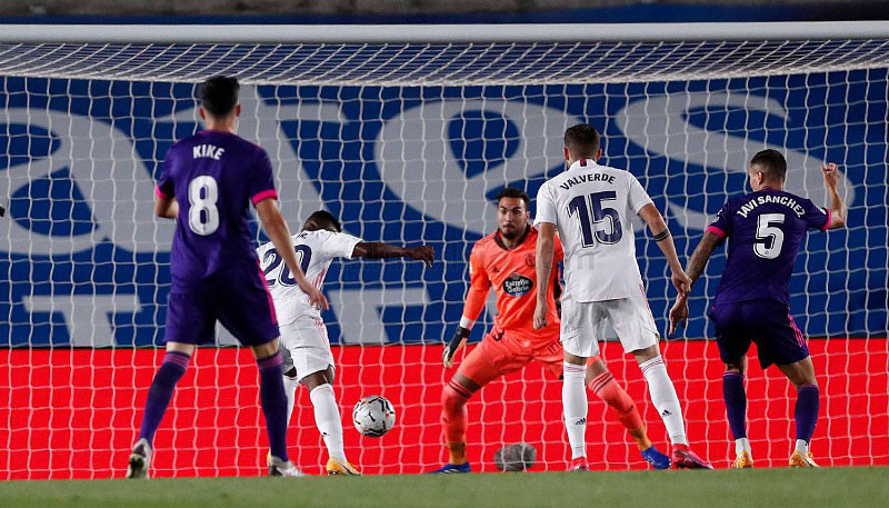 Tình huống Vinicius ghi bàn thắng mở tỷ số trận đấu. (Ảnh: Real Madrid) Vinicius giải cứu Real, Atletico hòa chật vật -0