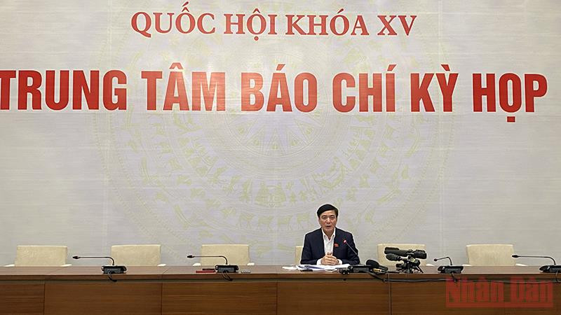 Tổng Thư ký Quốc hội Bùi Văn Cường thông tin với báo chí chiều 30/10. Ảnh: TRỊNH DŨNG Lãnh đạo Chính phủ cùng 4 Bộ trưởng sẽ đăng đàn trả lời chất vấn của đại biểu Quốc hội -0