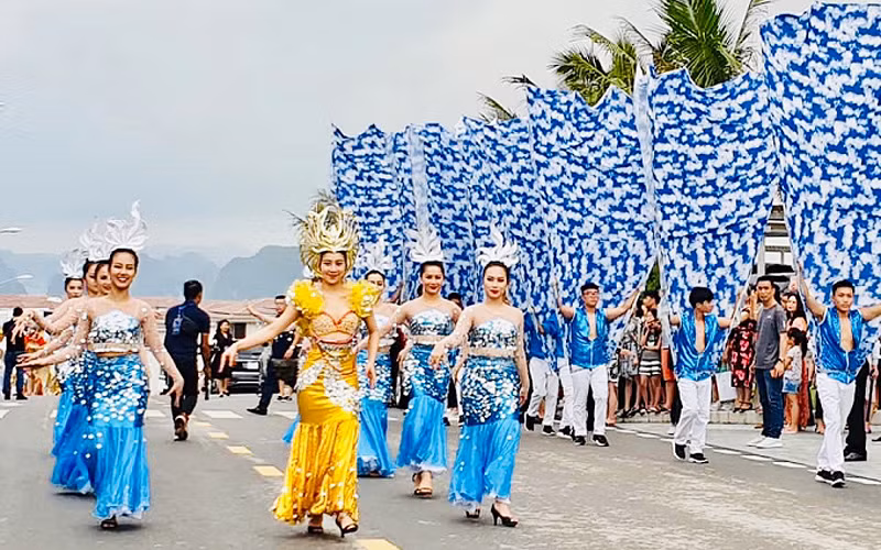 Màn diễu hành tại Carnaval Hạ Long 2019 (Ảnh: BND)