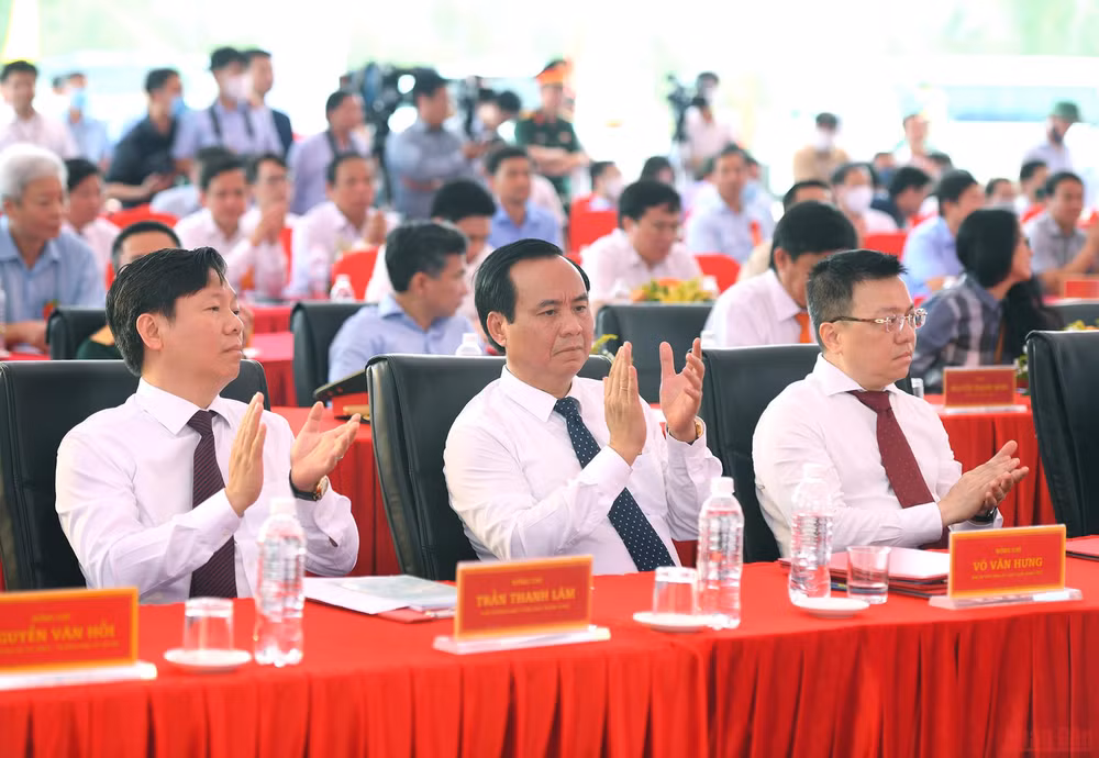 Chủ tịch nước Nguyễn Xuân Phúc dâng hương Thành cổ Quảng Trị và Khu lưu niệm Tổng Bí thư Lê Duẩn -0