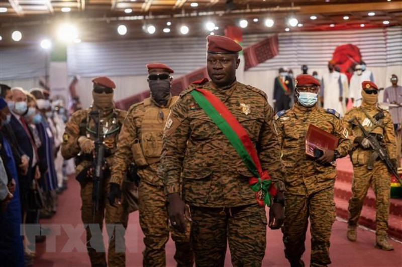 Ông Paul-Henri Damiba tại lễ tuyên thệ nhậm chức Tổng thống lâm thời của Burkina Faso, ở Ouagadougou, ngày 2/3. (Ảnh: AFP/ TTXVN)