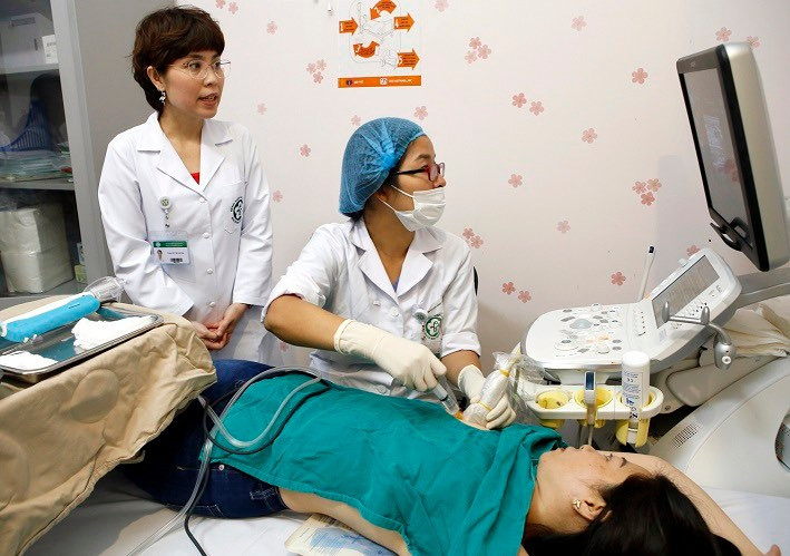 Mọi người nên khám sức khỏe định kỳ, tầm soát sớm các bệnh lý ung thư. Trì hoãn đi khám vì đại dịch, nhiều người phát hiện ung thư ở giai đoạn muộn -0