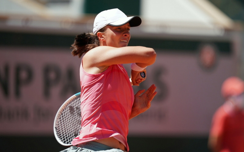Iga Swiatek khởi đầu hành trình bảo vệ danh hiệu vô địch đơn nữ thuận lợi. (Ảnh: Roland Garros) Roland Garros: Federer trở lại mạnh mẽ -0