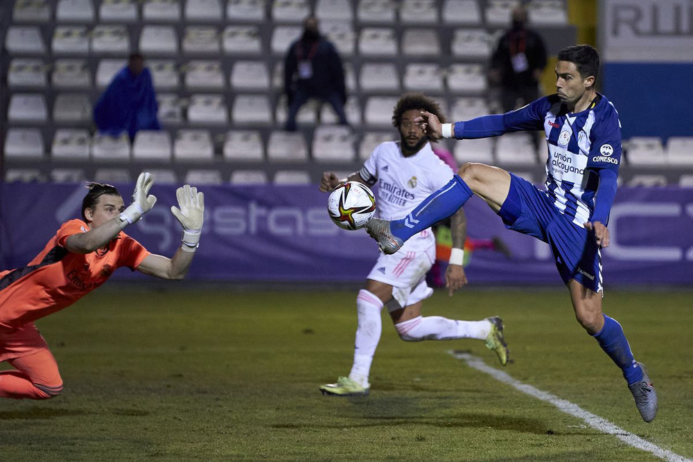 Pha ghi bàn đẹp mắt của Jose Solbes. Để thua đội yếu, Real bị loại khỏi Cúp Nhà vua Tây Ban Nha -0