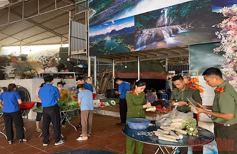 Đông đảo tình nguyện viên trên cả nước tham gia “Tiếp sức mùa thi” -0