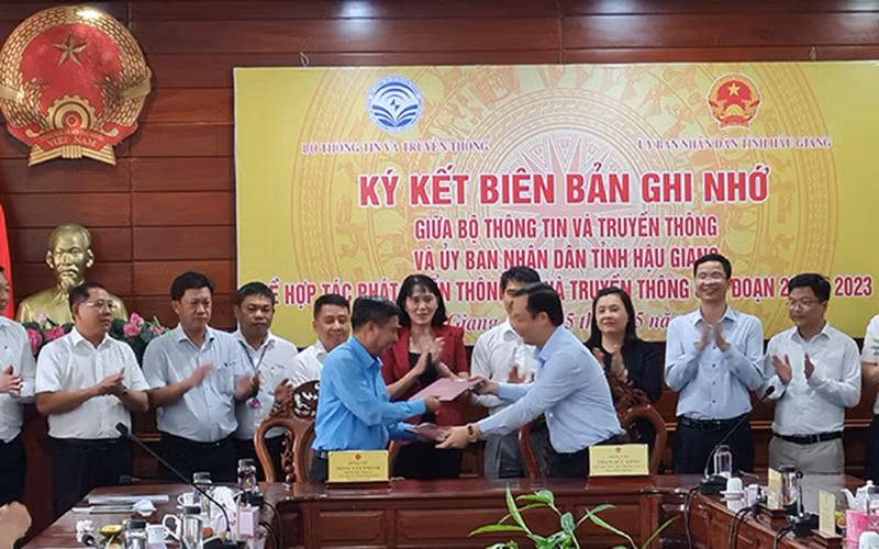 Ký kết hợp tác về phát triển thông tin và truyền thông.