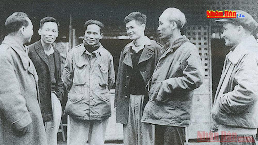 Bác Hồ với các đại biểu tại Đại hội II năm 1951. Giới thiệu phim tài liệu “Bác Hồ với các kỳ Đại hội Đảng” -0