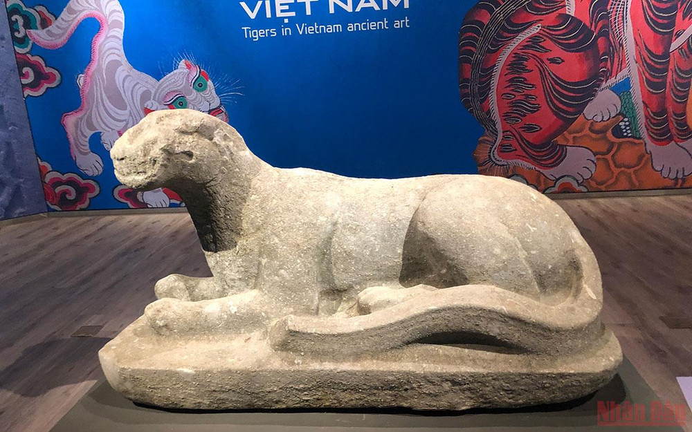 Tượng hổ đuôi vuông độc đáo ở lăng mộ Trần Thủ Độ. (Ảnh: TUYẾT LOAN) Hổ trong dòng chảy lịch sử mỹ thuật Việt -0