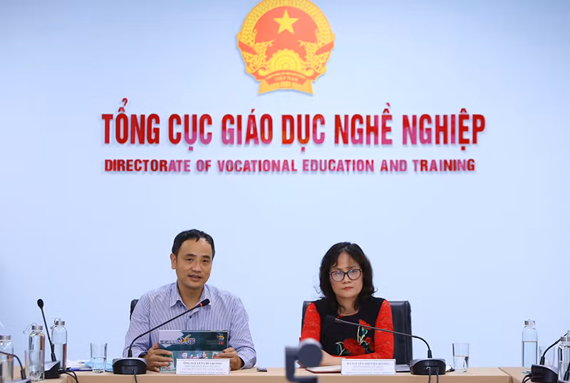 Đại diện lãnh đạo Tổng cục Giáo dục nghề nghiệp chia sẻ thông tin về kỳ thi tại buổi họp báo.