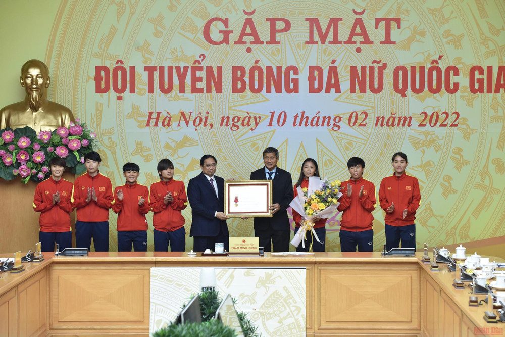 Thay mặt Lãnh đạo Đảng, Nhà nước, Thủ tướng Phạm Minh Chính trao Huân chương Lao động hạng Nhất tặng Đội tuyển bóng đá nữ quốc gia. Thủ tướng Chính phủ gặp mặt Đội tuyển bóng đá nữ quốc gia -0