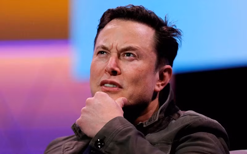 Tỷ phú Elon Musk đã bán 2,6% cổ phần của mình tại Công ty xe điện Tesla trong 2 phiên giao dịch 26 và 27/4. (Ảnh: Reuters)