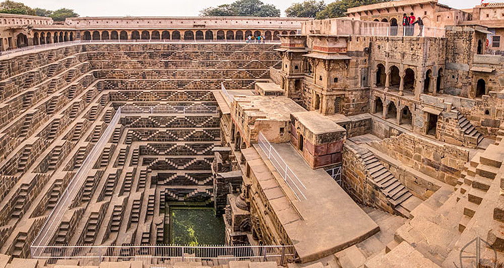 Thiết kế và cấu trúc đặc biệt của Chand Baori nhằm tiết kiệm nước nhiều nhất có thể (Ảnh: Jaipur Tourism) Độc đáo giếng bậc thang ở Ấn Độ -0