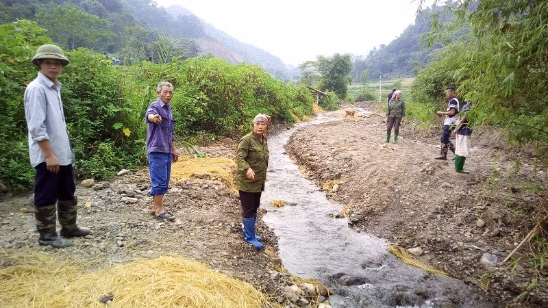 Dòng suối Khau Củm bị bồi lấp nghiêm trọng.