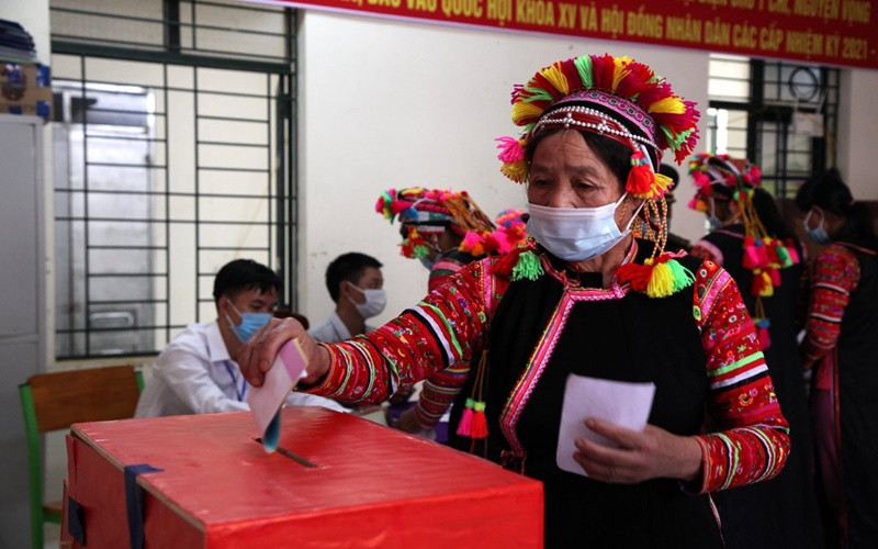 Cử tri xã biên giới Pa Ủ, huyện Mường Tè thực hiện quyền công dân thông qua phiếu bầu cử. Cử tri cả nước nô nức đi bầu cử, thực hiện quyền công dân thiêng liêng -0