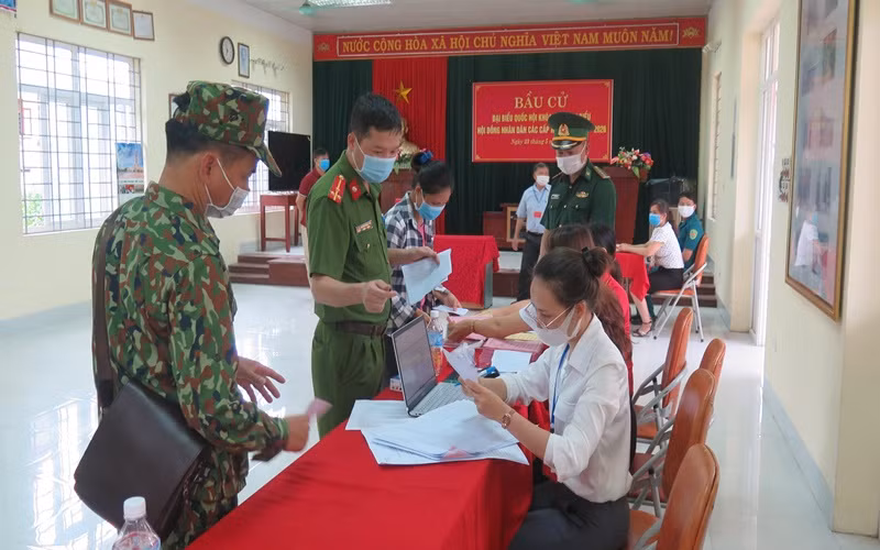 Cử tri cả nước nô nức đi bầu cử, thực hiện quyền công dân thiêng liêng -0