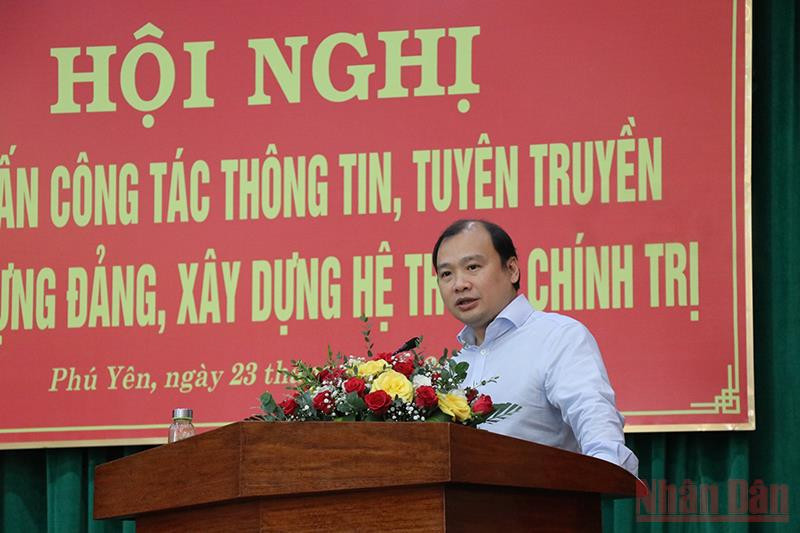 Đồng chí Lê Hải Bình, Phó Trưởng Ban Tuyên giáo Trung ương truyền đạt về chuyên đề vai trò, trách nhiệm của báo chí trong thực hiện nhiệm vụ bảo vệ nền tảng tư tưởng của Đảng, đấu tranh phản bác các quan điểm sai trái của các thế lực thù địch trong tình hình mới. Phú Yên: Tập huấn công tác thông tin, tuyên truyền về xây dựng Đảng, hệ thống chính trị -0