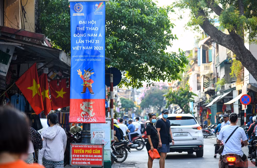 Đường phố Hà Nội trang hoàng chào đón SEA Games 31 -0