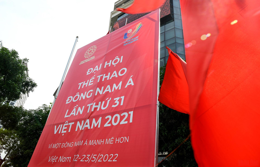 SEA Games 31 là hoạt động thể thao lớn nhất của khu vực Đông Nam Á, ngoài ý nghĩa quan trọng về chính trị, ngoại giao, văn hóa, thể thao và kinh tế, sự kiện này là cơ hội tốt để quảng bá hình ảnh, đất nước, con người, du lịch Việt Nam nói chung, của Thủ đô Hà Nội nói riêng tới bạn bè quốc tế. (Ảnh: THÀNH ĐẠT) Đường phố Hà Nội trang hoàng chào đón SEA Games 31 -0