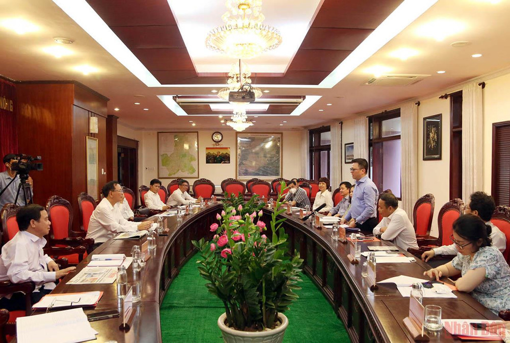 Quang cảnh buổi làm việc. Đoàn công tác Báo Nhân Dân thăm và làm việc tại Đắk Nông -0
