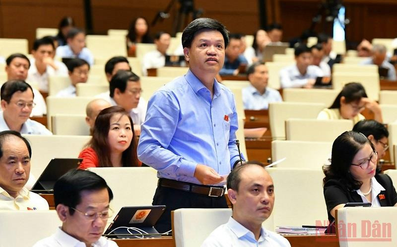 Đại biểu Tạ Đình Thi (Hà Nội) phát biểu ý kiến. (Ảnh: LINH KHOA NGUYÊN) Cần có cơ chế đặc thù khai thác quỹ đất hai bên đường vành đai -0