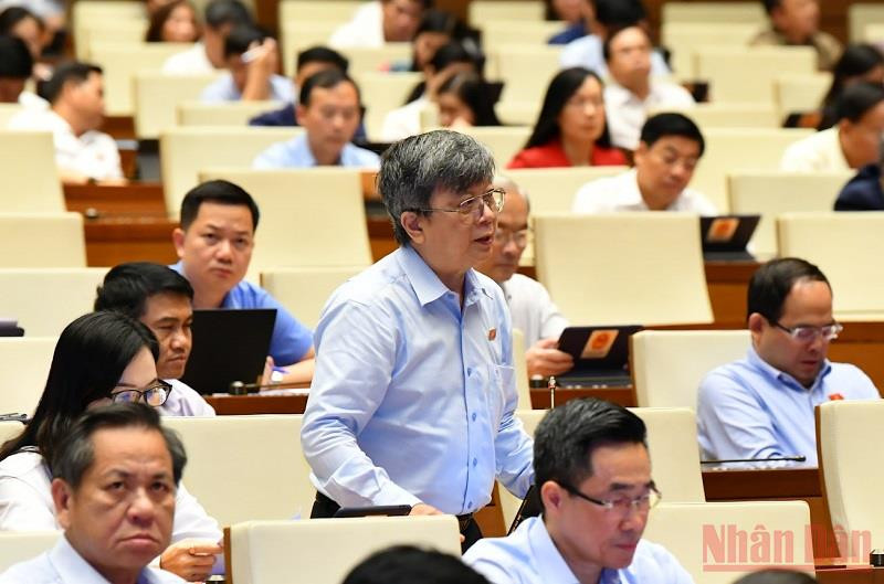 Đại biểu Trương Trọng Nghĩa (TP Hồ Chí Minh) phát biểu ý kiến. (Ảnh: LINH KHOA NGUYÊN) Cần có cơ chế đặc thù khai thác quỹ đất hai bên đường vành đai -0