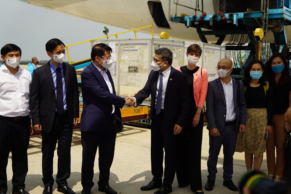 Việt Nam nỗ lực đàm phán để có vaccine về Việt Nam trong năm 2021. Việt Nam nỗ lực đàm phán để có vaccine về Việt Nam trong năm 2021.