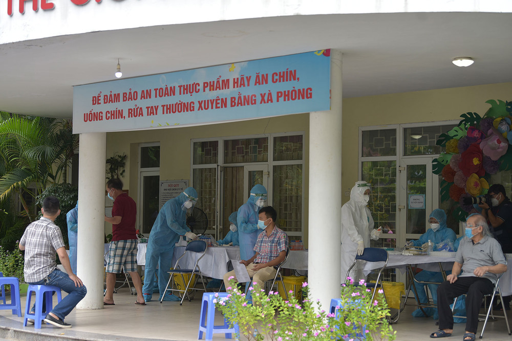 Tại quận Thanh Xuân, các phường Thanh Xuân Bắc, Nhân Chính, Hạ Đình dự kiến sẽ lấy 11.000 mẫu. Hà Nội triển khai xét nghiệm Covid-19 diện rộng -0