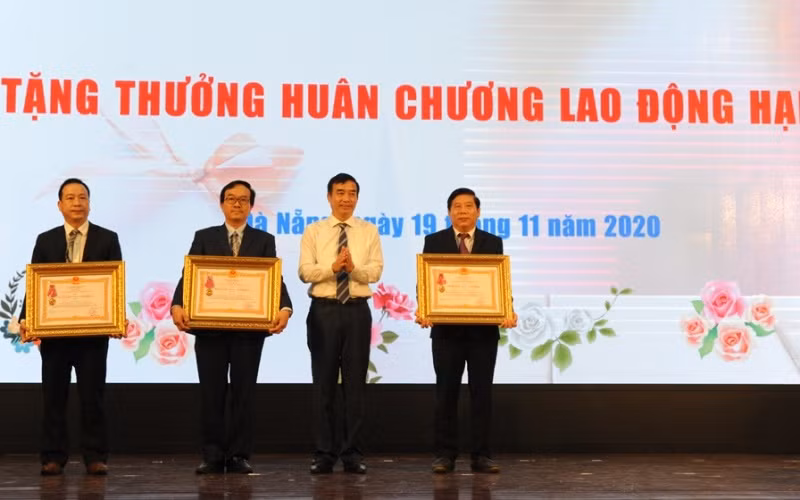 Đà Nẵng phong tặng danh hiệu “Giáo sư Danh dự” cho GS, TSKH Lê Thành Nhân -0