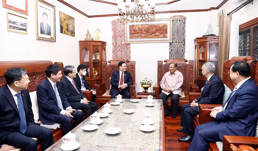 Chủ tịch Quốc hội Vương Đình Huệ thăm nguyên Tổng Bí thư, nguyên Chủ tịch nước Lào Bounnhang Vorachith -0
