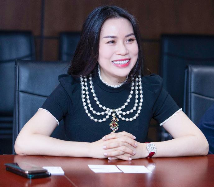 Bà Phạm Thị Vân Hà, Chủ tịch HĐQT TNR Holdings Vietnam tại lễ ký hợp tác chiến lược với Accor và Ennismore. Ba “ông lớn” hợp sức kiến tạo những biểu tượng du lịch mới -0