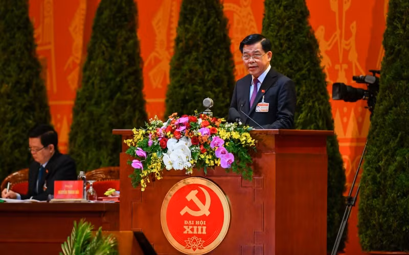 Phó Trưởng Ban Dân vận Trung ương Nguyễn Hồng Lĩnh phát biểu tham luận.