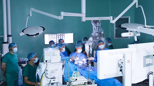 Sử dụng trí tuệ nhân tạo của Robot Modus V Synaptive trong phẫu thuật thần kinh tại Bệnh viện Nhân dân 115.