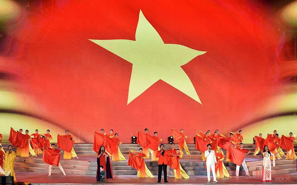 Những ca khúc truyền thống ca ngợi Đảng, Bác Hồ và đất nước. Chương trình nghệ thuật đặc biệt “Khát vọng - Tỏa sáng” -0
